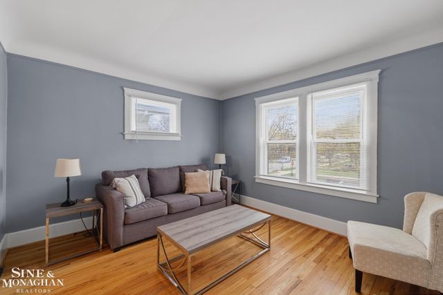 451 Saint Clair Avenue, Grosse Pointe, MI 48230