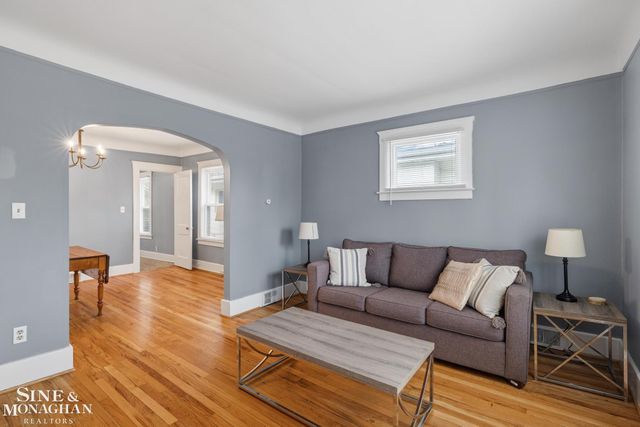 451 Saint Clair Avenue, Grosse Pointe, MI 48230