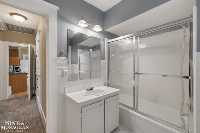 451 Saint Clair Avenue, Grosse Pointe, MI 48230