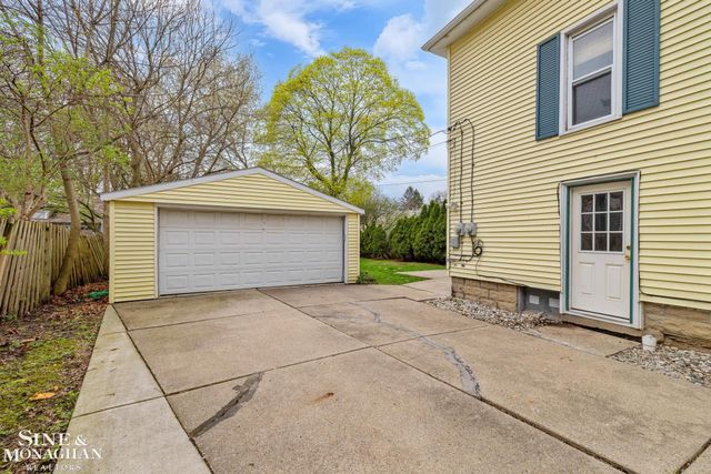 451 Saint Clair Avenue, Grosse Pointe, MI 48230