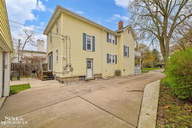 451 Saint Clair Avenue, Grosse Pointe, MI 48230