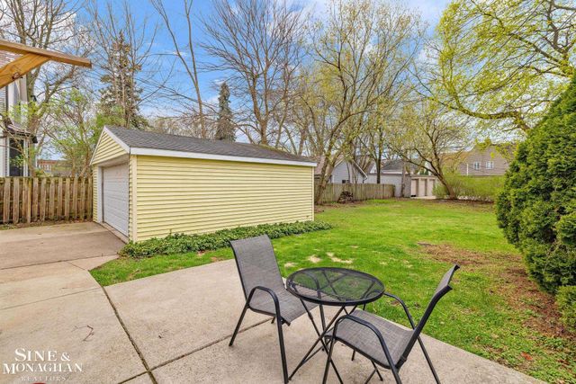 451 Saint Clair Avenue, Grosse Pointe, MI 48230