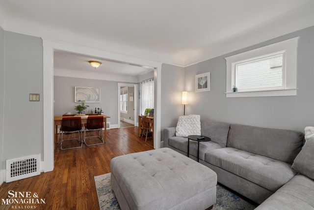 451 Saint Clair Avenue, Grosse Pointe, MI 48230