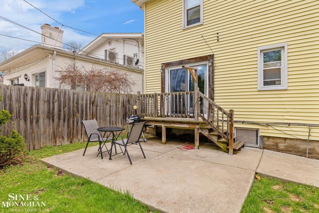 451 Saint Clair Avenue, Grosse Pointe, MI 48230