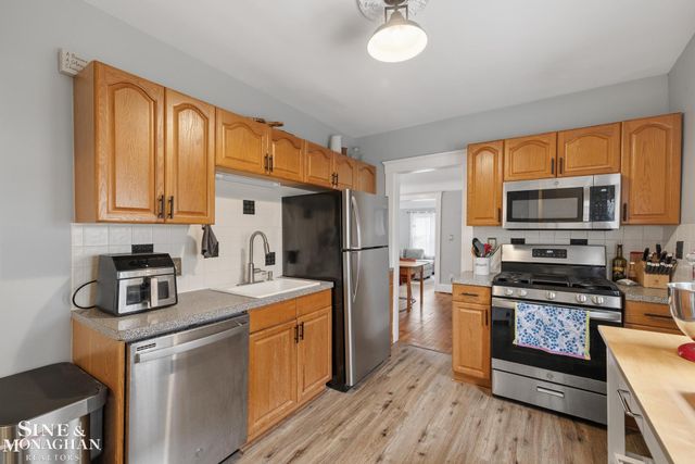 451 Saint Clair Avenue, Grosse Pointe, MI 48230