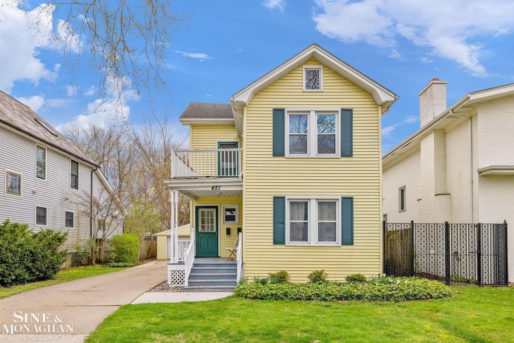 451 Saint Clair Avenue, Grosse Pointe, MI 48230