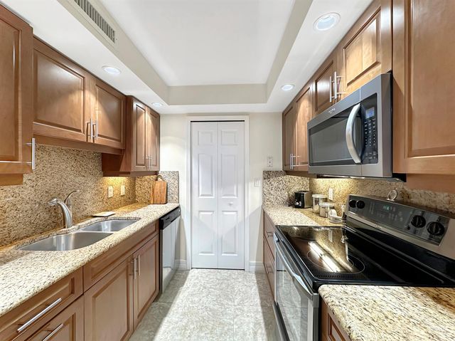 3000 N Ocean Drive 20-b, Singer Island, FL 33404