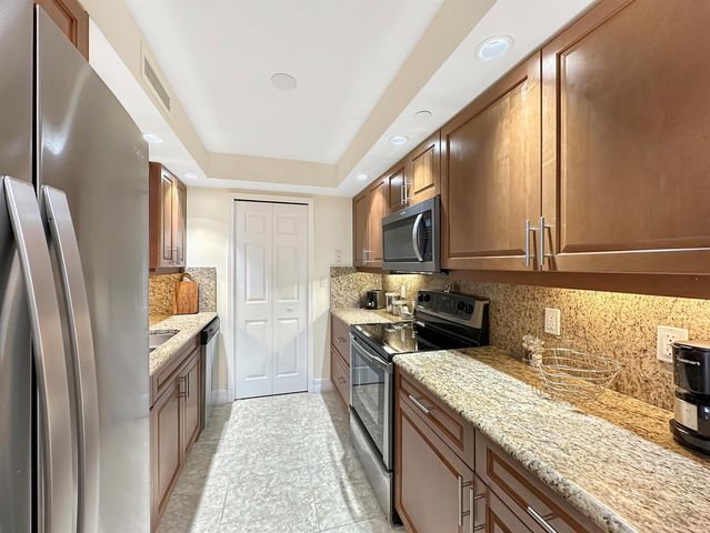 3000 N Ocean Drive 20-b, Singer Island, FL 33404