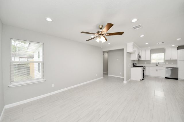 4842 Larkspur Street, Houston, TX 77033