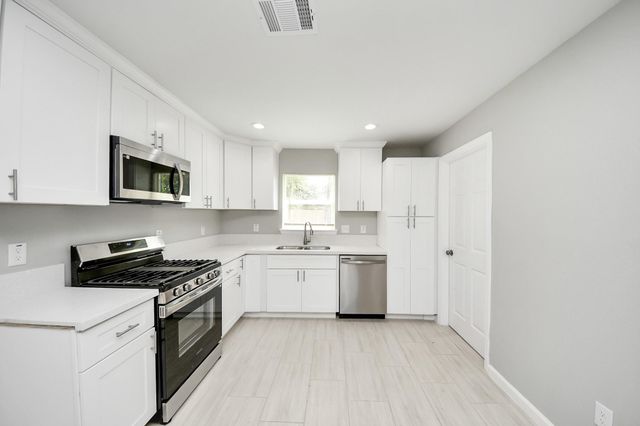 4842 Larkspur Street, Houston, TX 77033