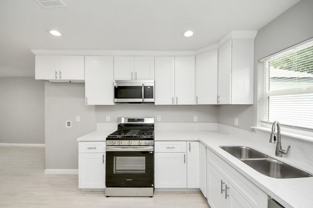 4842 Larkspur Street, Houston, TX 77033