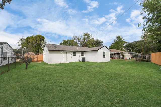 4842 Larkspur Street, Houston, TX 77033