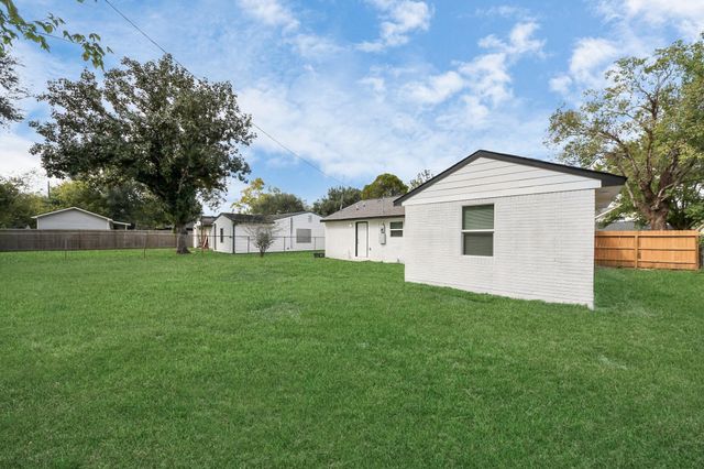 4842 Larkspur Street, Houston, TX 77033