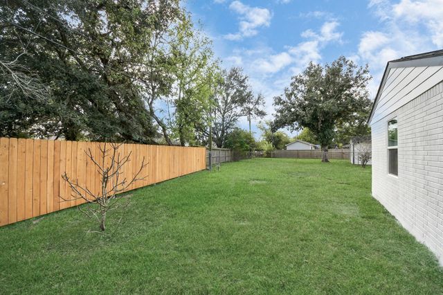 4842 Larkspur Street, Houston, TX 77033