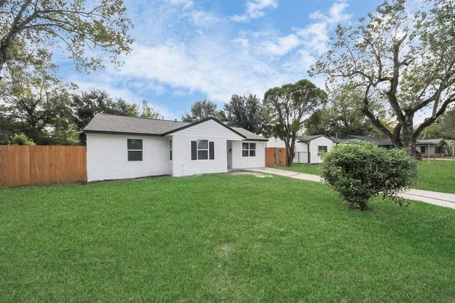 4842 Larkspur Street, Houston, TX 77033