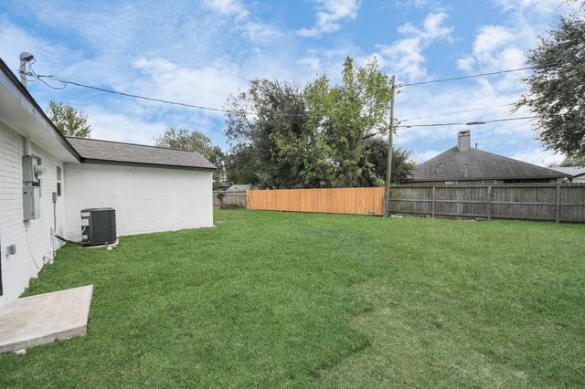 4842 Larkspur Street, Houston, TX 77033