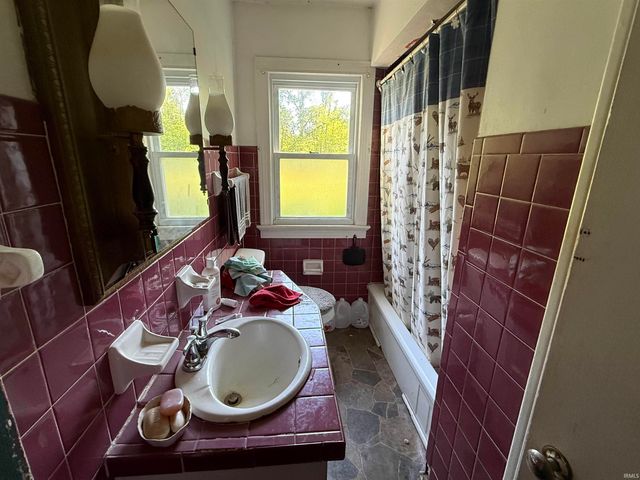 6402 N Folsomville Road, Boonville, IN 47601