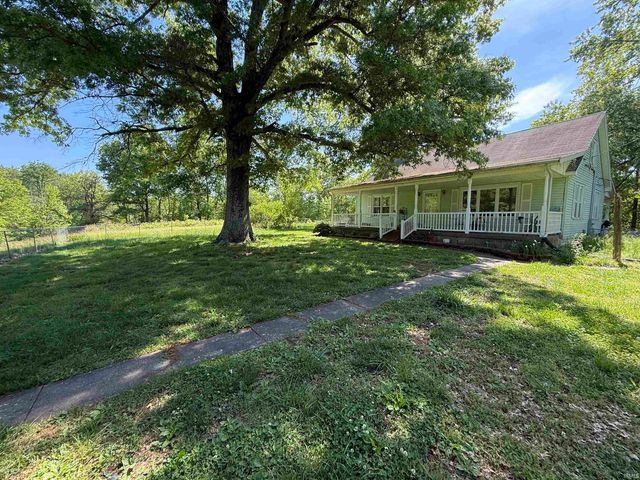 6402 N Folsomville Road, Boonville, IN 47601
