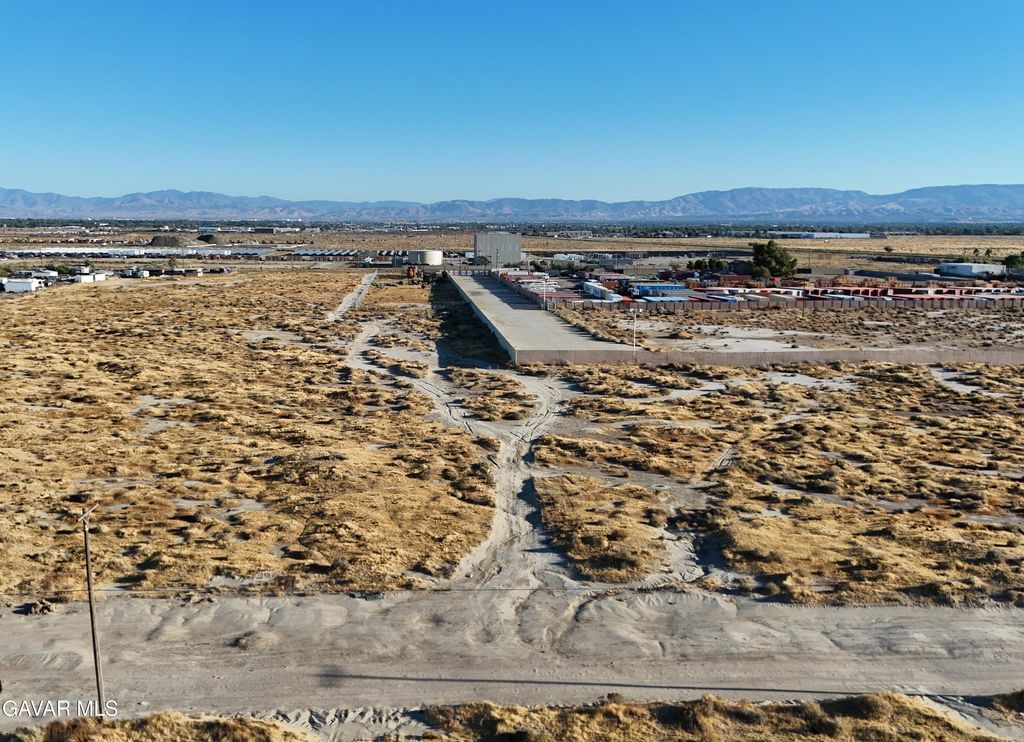 W Ave F-12, Lancaster, CA 93535