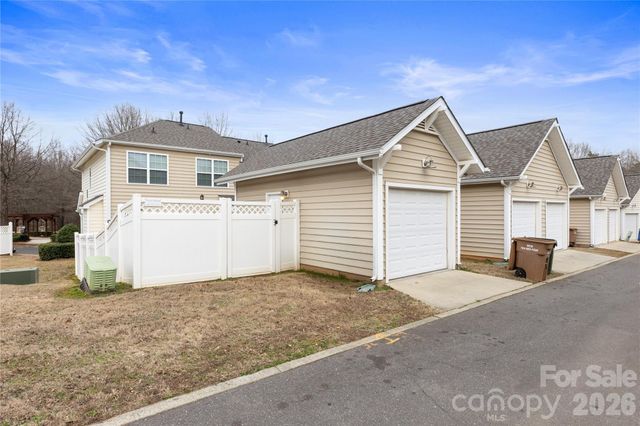 3204 Kemptown Square, Waxhaw, NC 28173