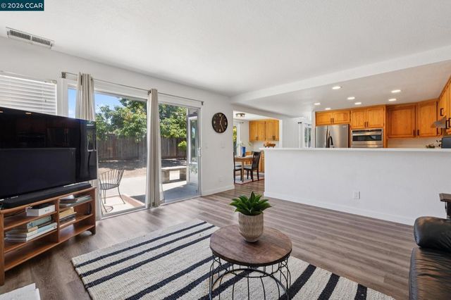 2724 De La Briandais Ct, Pinole, CA 94564