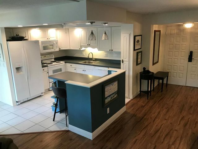 1800 SE Saint Lucie Boulevard 5-203, Stuart, FL 34996