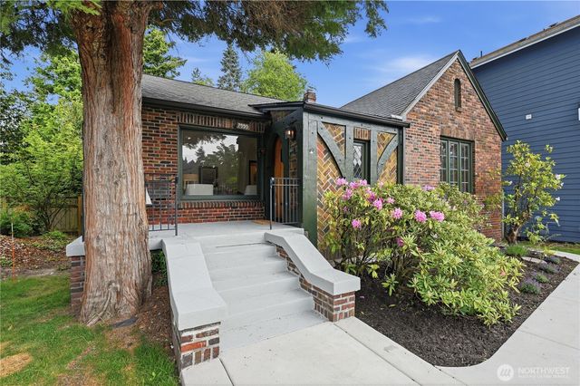 7550 21st Avenue NE, Seattle, WA 98115