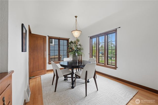 7550 21st Avenue NE, Seattle, WA 98115