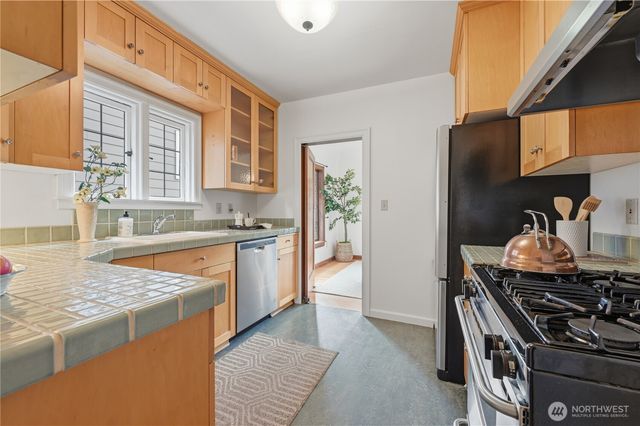 7550 21st Avenue NE, Seattle, WA 98115