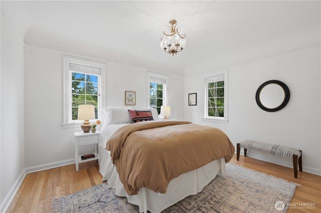 7550 21st Avenue NE, Seattle, WA 98115
