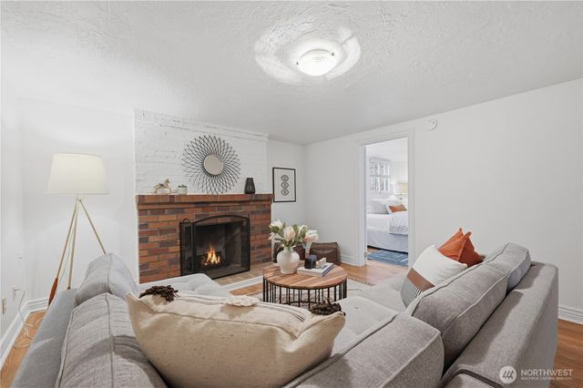 7550 21st Avenue NE, Seattle, WA 98115