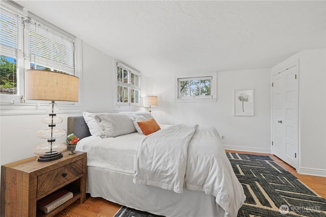 7550 21st Avenue NE, Seattle, WA 98115