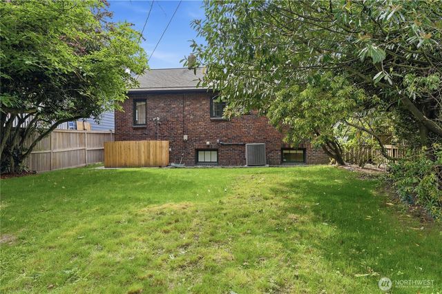 7550 21st Avenue NE, Seattle, WA 98115
