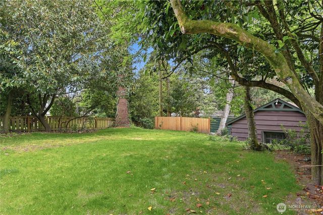 7550 21st Avenue NE, Seattle, WA 98115