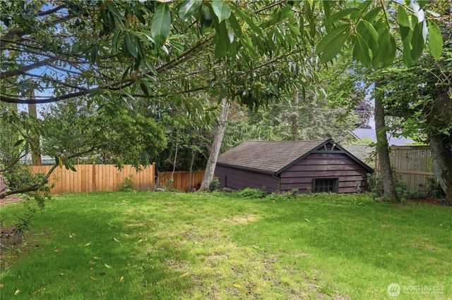 7550 21st Avenue NE, Seattle, WA 98115