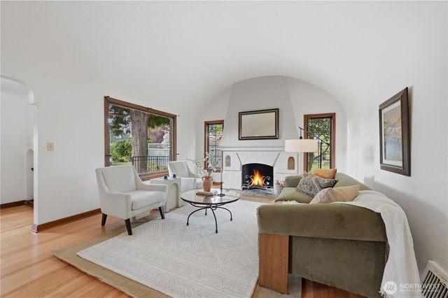 7550 21st Avenue NE, Seattle, WA 98115