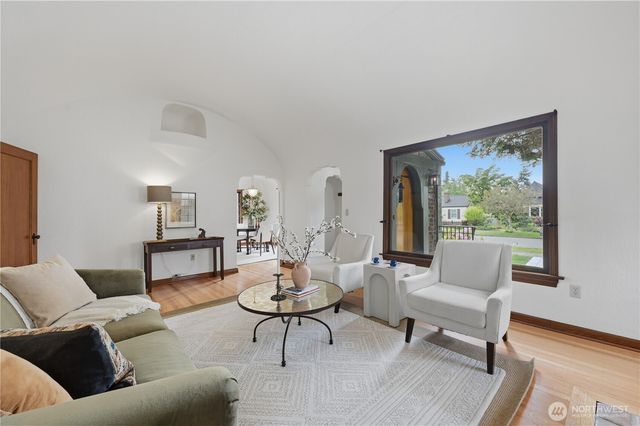 7550 21st Avenue NE, Seattle, WA 98115