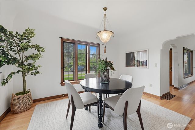 7550 21st Avenue NE, Seattle, WA 98115