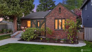 7550 21st Avenue NE, Seattle, WA 98115