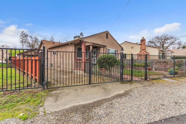 993 Blair St, Hood, CA 95639