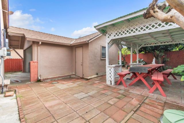 993 Blair St, Hood, CA 95639