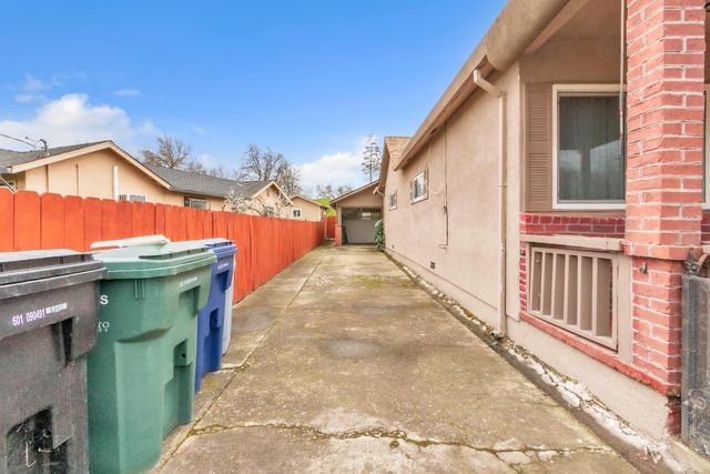 993 Blair St, Hood, CA 95639