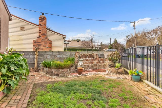 993 Blair St, Hood, CA 95639