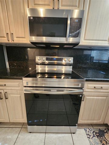 119 Hidden Court Road, Hollywood, FL 33023