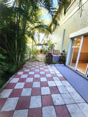 119 Hidden Court Road, Hollywood, FL 33023