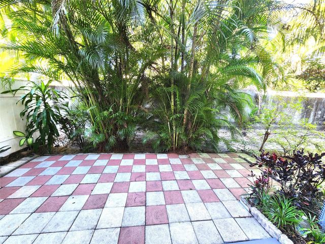 119 Hidden Court Road, Hollywood, FL 33023