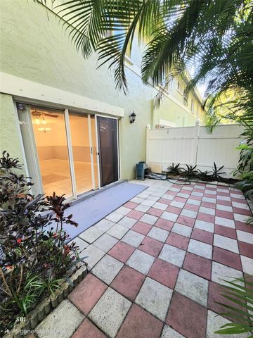 119 Hidden Court Road, Hollywood, FL 33023
