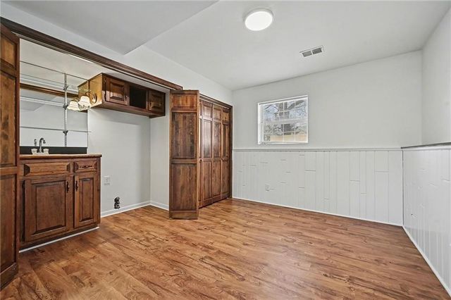 8317 NW Overland Drive, Kansas City, MO 64151