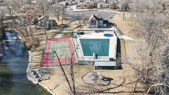 8317 NW Overland Drive, Kansas City, MO 64151