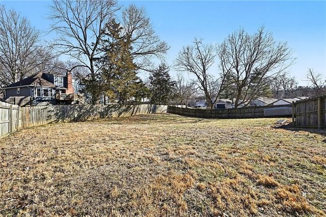 8317 NW Overland Drive, Kansas City, MO 64151